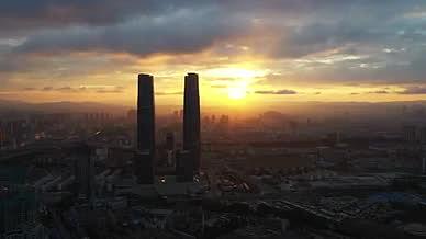 4k航拍震撼城市清晨日出环绕双塔视频的预览图